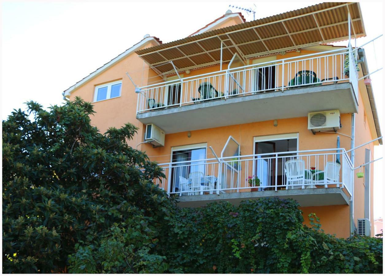 Apartments Bilo Near Примоштен Екстер'єр фото